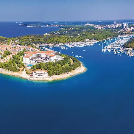 Apartment 1 Bedroom Beautiful In Pula